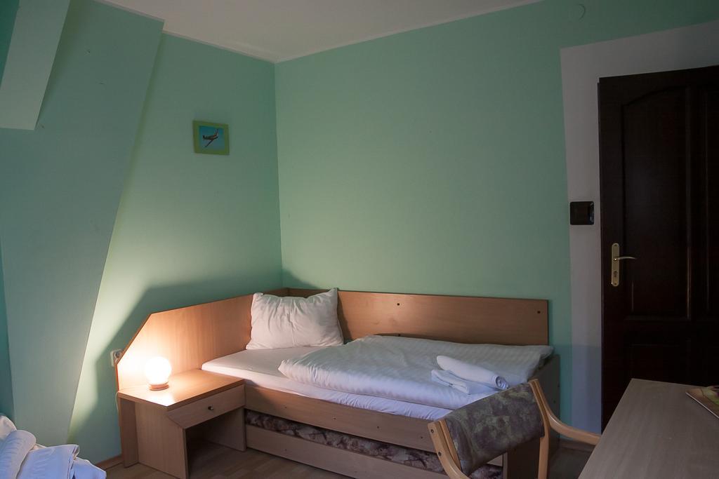 Hotel Aeroplan Зелёна-Гура Номер фото