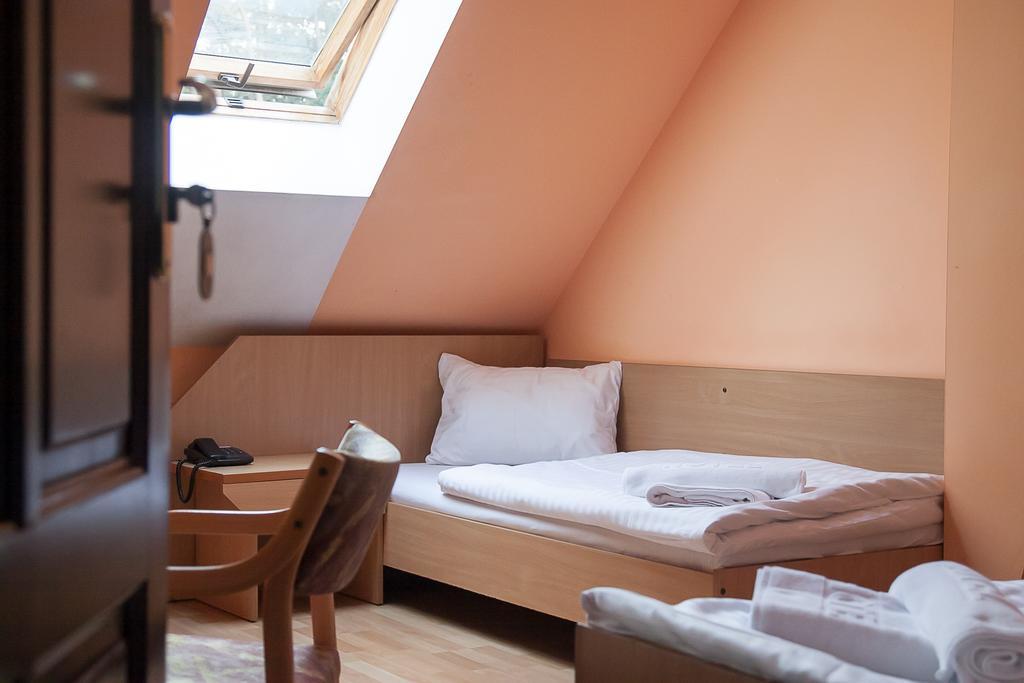 Hotel Aeroplan Зелёна-Гура Номер фото