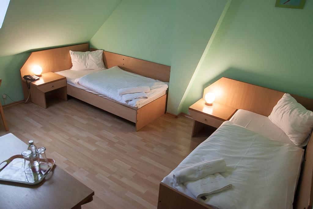 Hotel Aeroplan Зелёна-Гура Номер фото