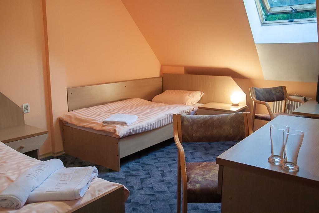 Hotel Aeroplan Зелёна-Гура Номер фото